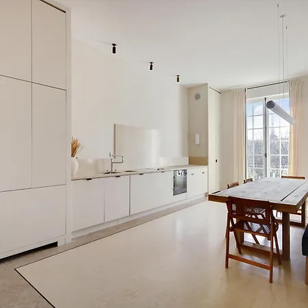 Aux Invalides Apartment