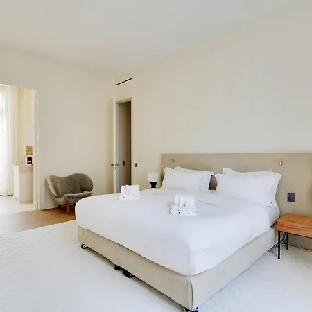 Apartment Aux Invalides Paris