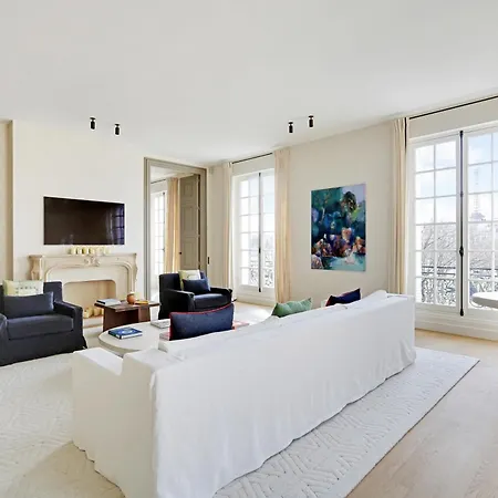 Aux Invalides Apartment Paris