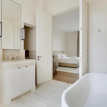 Aux Invalides Apartment *