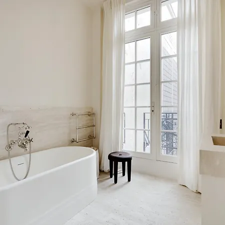 Aux Invalides Apartment