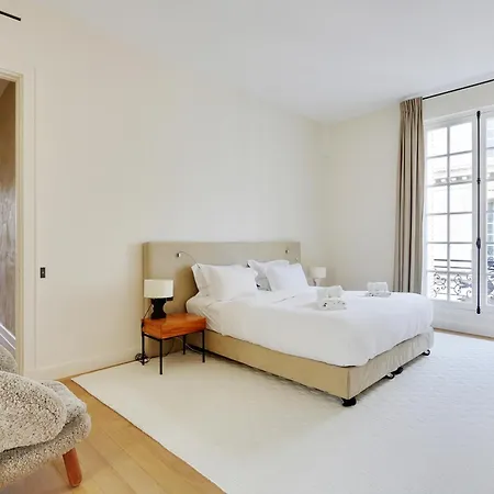 Aux Invalides Apartment Paris