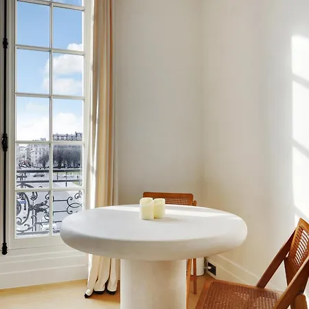 Aux Invalides Apartment *