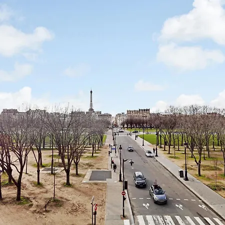 Aux Invalides Paris